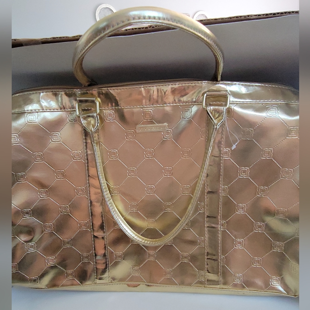 BCBG MAX AZRIA SOFT  GOLD TOTE - OVERNIGHT BAG New Without Tags BCBG MAX AZRIA
